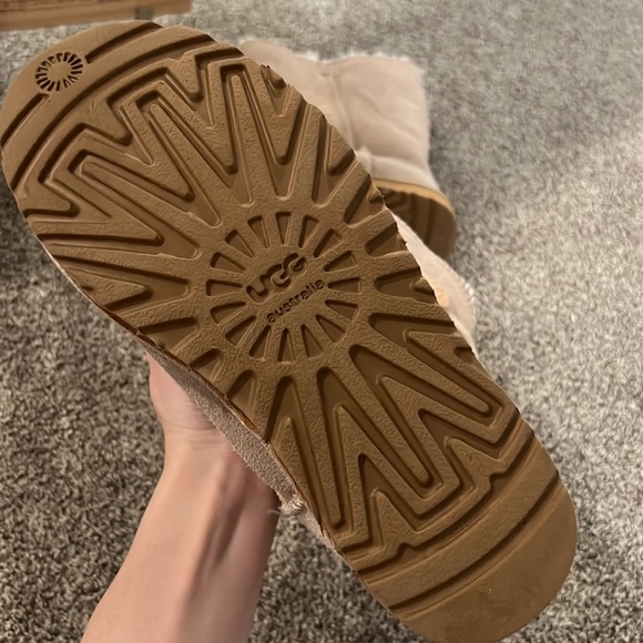 Uggs used but in good condition - Picture 2 of 5